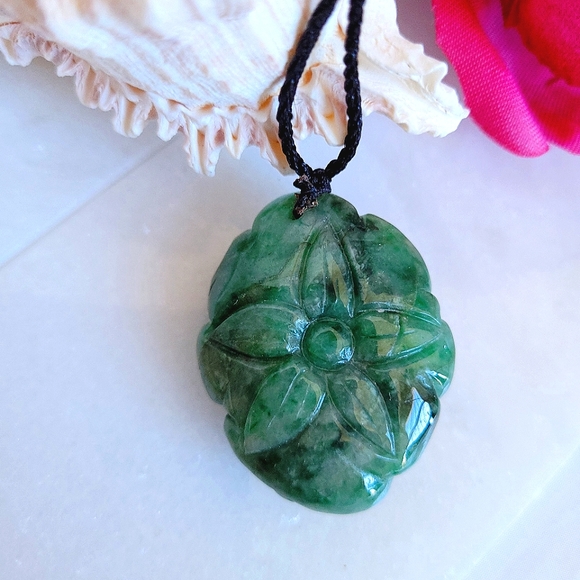 Certified Genuine Hand Carved Flower Jadeite Pendant Necklace NWT - Picture 2 of 11